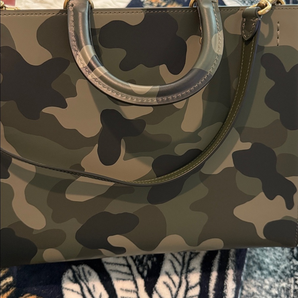 Rogue Bag With Camo Print *Includes all straps* Never Used - Picture 14 of 14